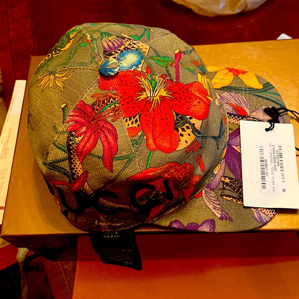 Brand new rare Gucci Runway Cap